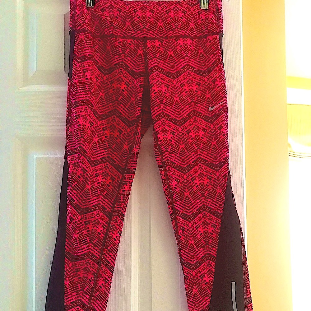 LIKE NEW! Nike Women’s Dri-Fit 3/4th Length
